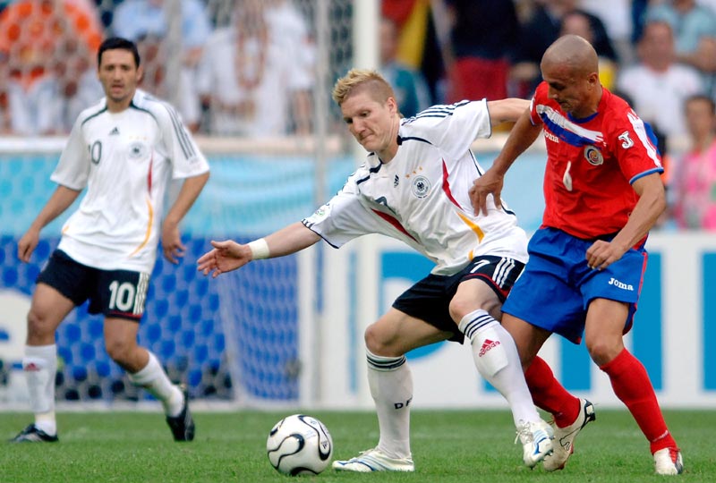 利物浦萨拉赫末段进球险胜热刺（萨拉赫终场前制胜球，利物浦险胜热刺）