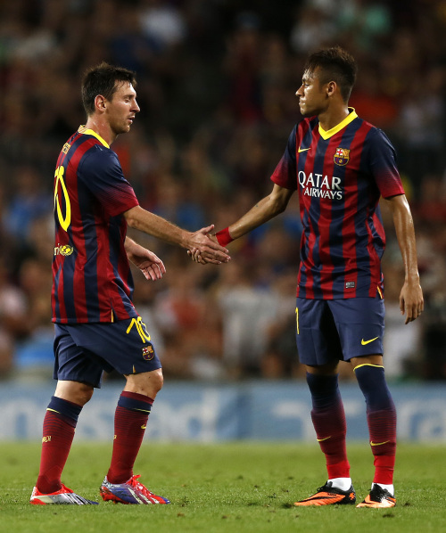 长春亚泰老将谭龙休赛期加练：国旗下的奔跑，坚持生长的模样（长春亚泰老将谭龙休赛期苦练：国旗下的奔跑，保持成长姿态）